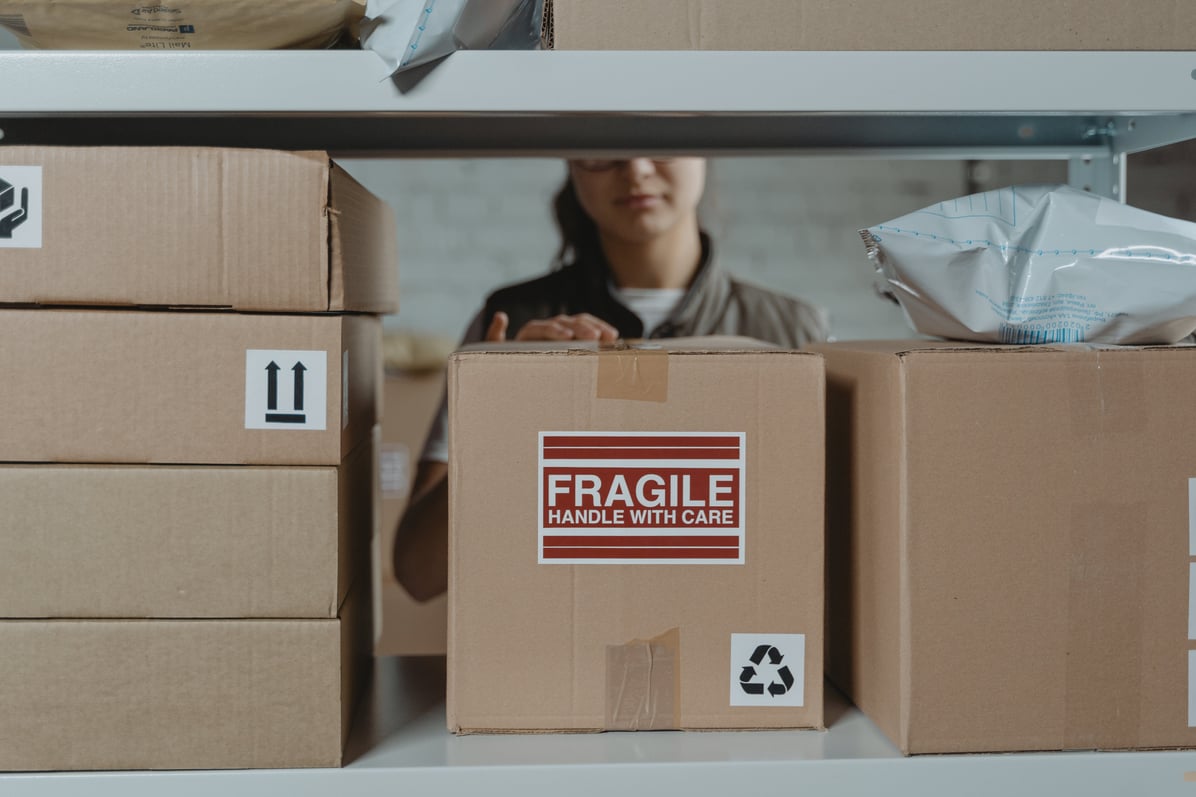 Amazon-Beats-UPS-FedEx-Largest-Courier-Company-US