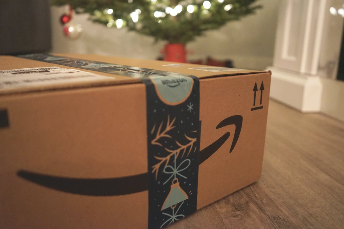 Amazon Plays Up Fast Shipping
